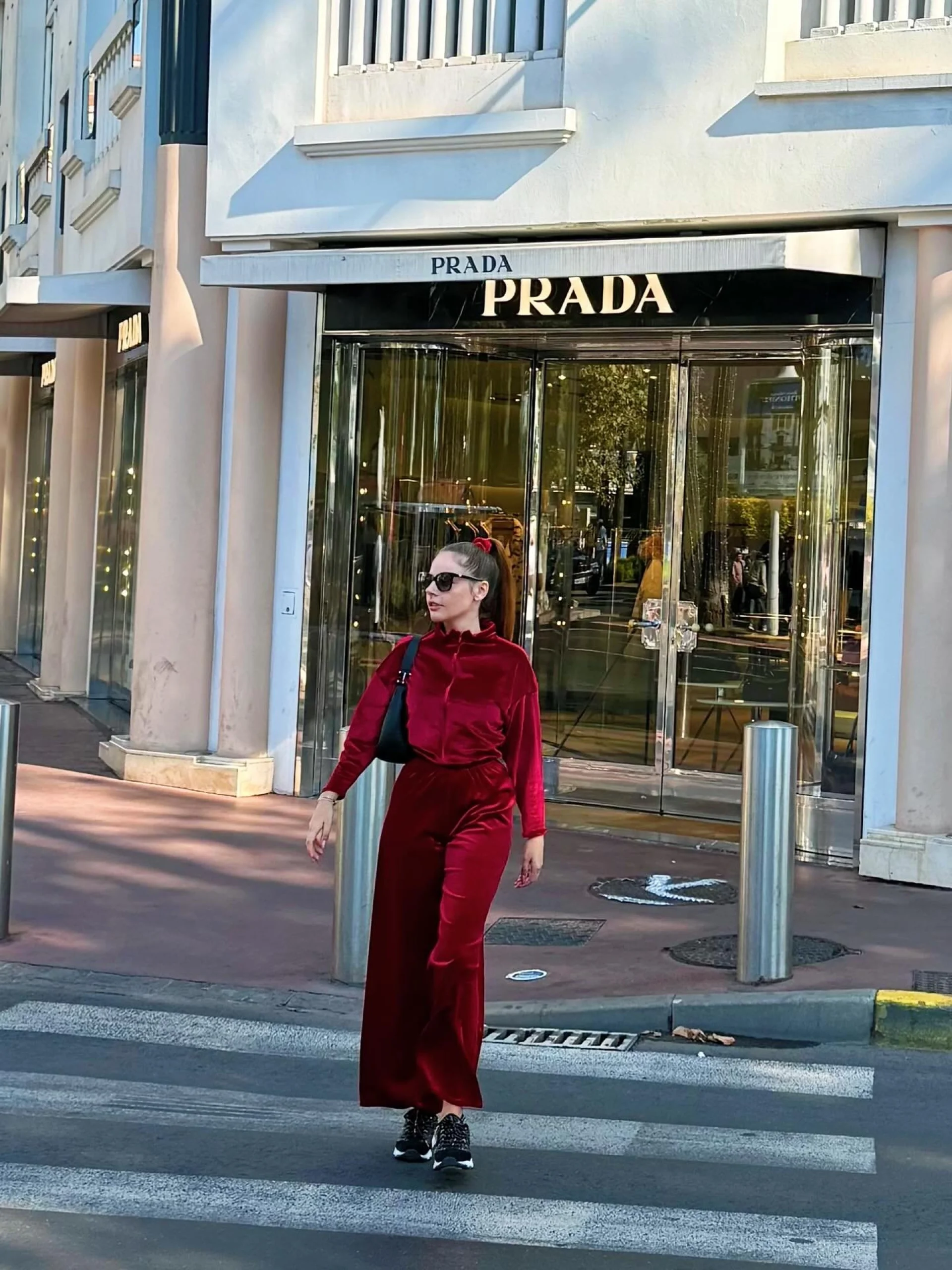 %D0%A1%D0%BF%D0%BE%D1%80%D1%82%D0%BD%D0%BE-%D0%B5%D0%BB%D0%B5%D0%B3%D0%B0%D0%BD%D1%82%D0%B5%D0%BD+%D0%A1%D0%B5%D1%82+%D0%BE%D1%82+2+%D1%87%D0%B0%D1%81%D1%82%D0%B8+%22Red+Velvet%22+Collection