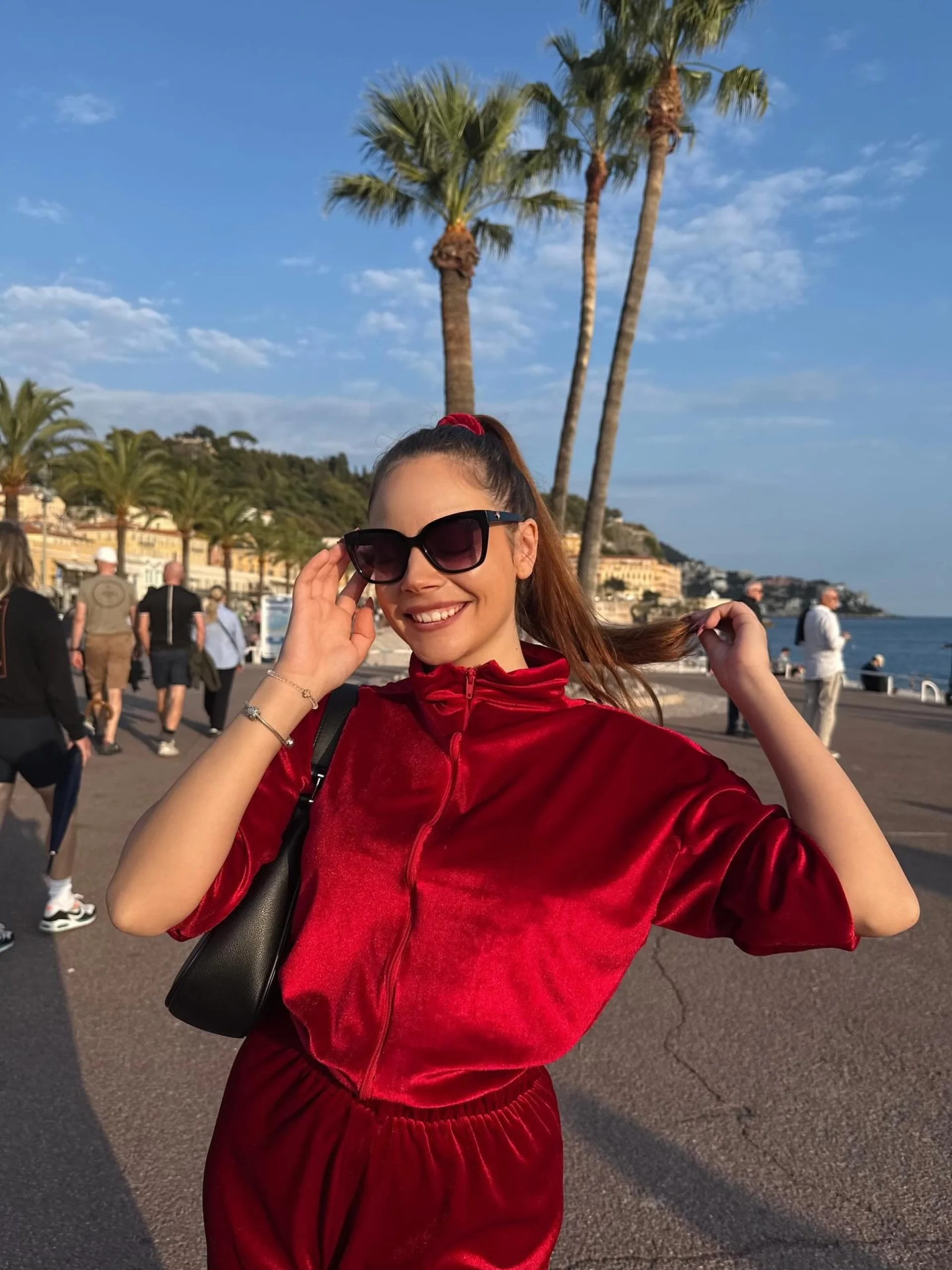 %D0%A1%D0%BF%D0%BE%D1%80%D1%82%D0%BD%D0%BE-%D0%B5%D0%BB%D0%B5%D0%B3%D0%B0%D0%BD%D1%82%D0%B5%D0%BD+%D0%A1%D0%B5%D1%82+%D0%BE%D1%82+2+%D1%87%D0%B0%D1%81%D1%82%D0%B8+%22Red+Velvet%22+Collection